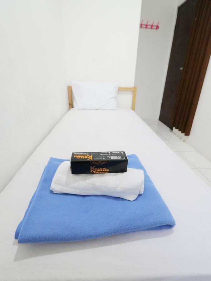Kamar Keluarga Kalideres Jakarta Buitenkant foto