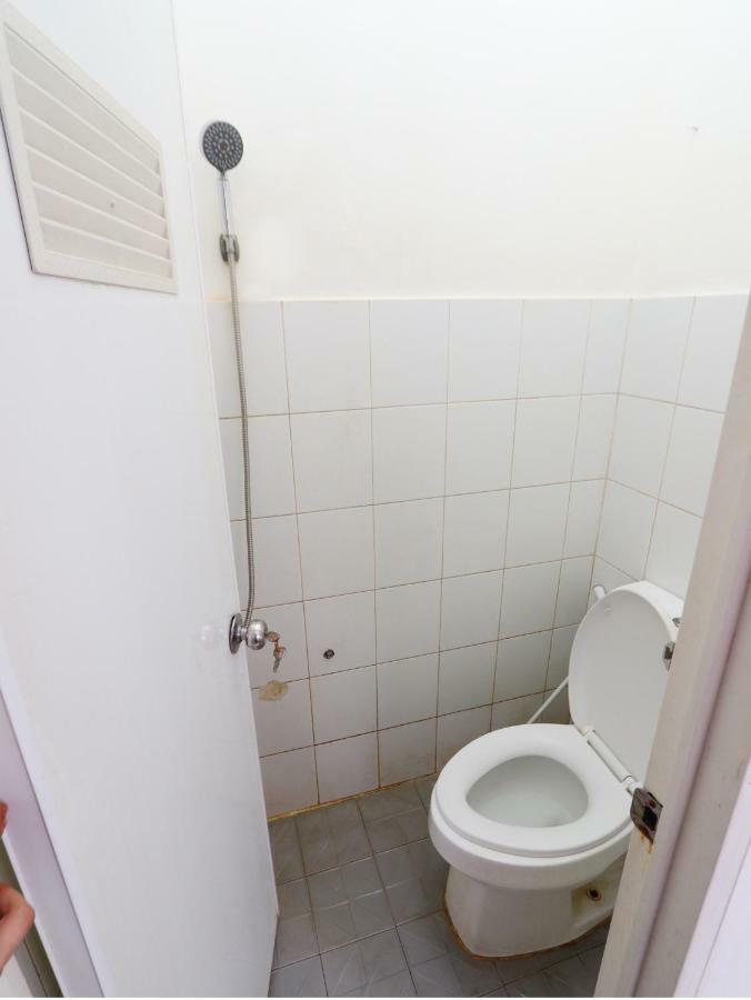 Kamar Keluarga Kalideres Jakarta Buitenkant foto