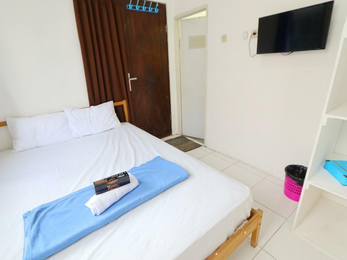 Kamar Keluarga Kalideres Jakarta Buitenkant foto